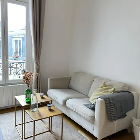Spacious Near Eiffel Grenelle F2 Paris