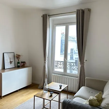 Spacious Near Eiffel Grenelle F2 Apartment