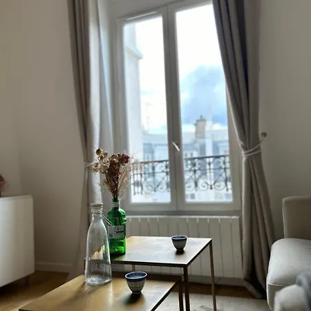 Spacious Near Eiffel Grenelle F2 * Paris