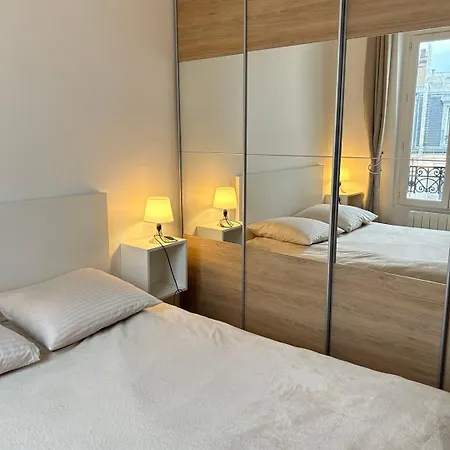 Spacious Near Eiffel Grenelle F2 Paris