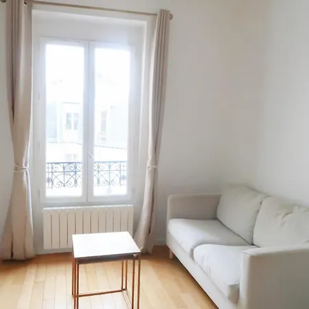 Spacious Near Eiffel Grenelle F2 Apartment
