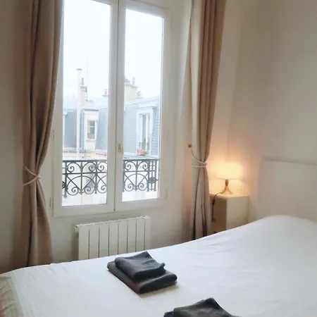 Apartment Spacious Near Eiffel Grenelle F2 Paris