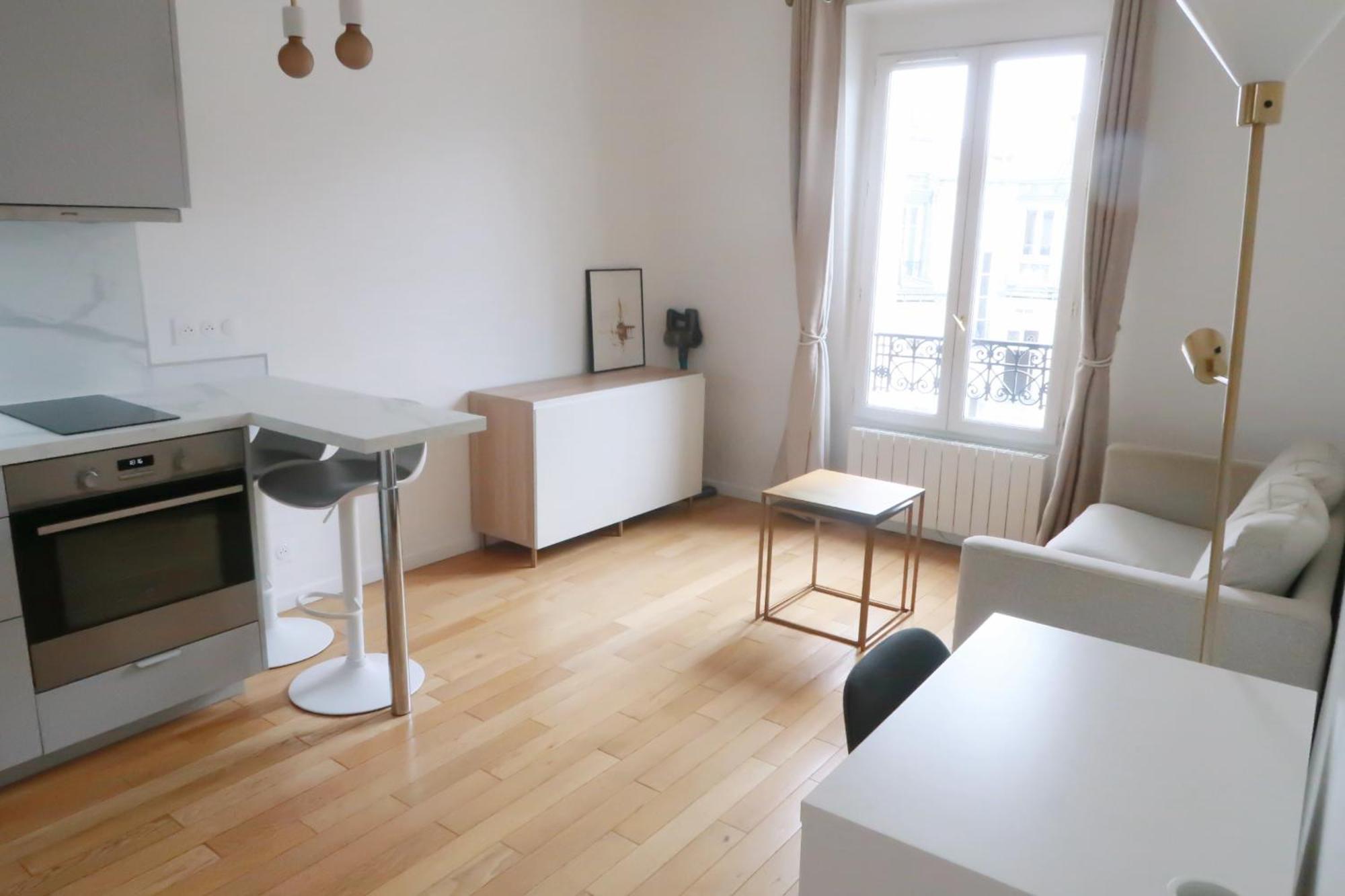 Spacious Near Eiffel Grenelle F2